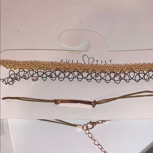Tillys chokers